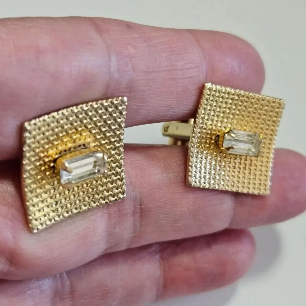 *Sale* Shield's vintage gold tone cufflinks
